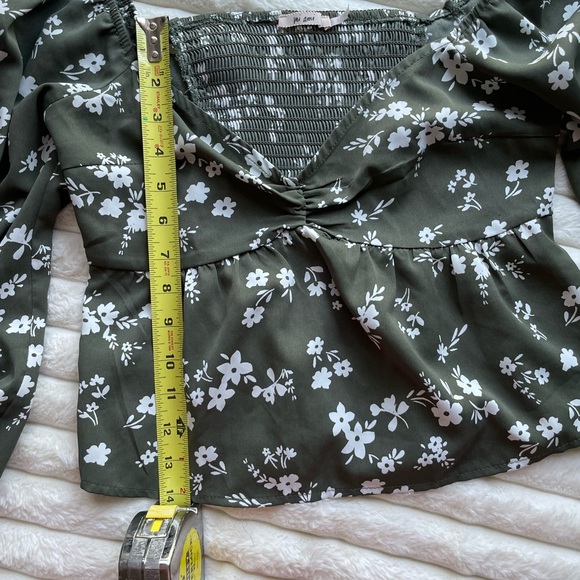 GREEN FLORAL BLOUSE - Picture 9 of 10